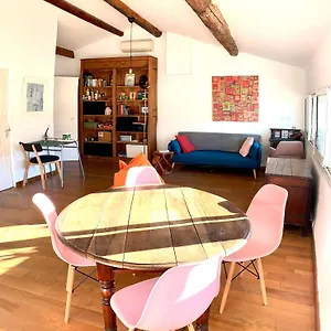 https://a-spacious-sunny-calm-loft-in-avignons-heart.aixenprovencehotels.org